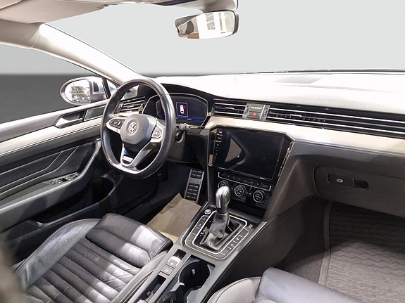 Volkswagen Passat Alltrack 6 of 14