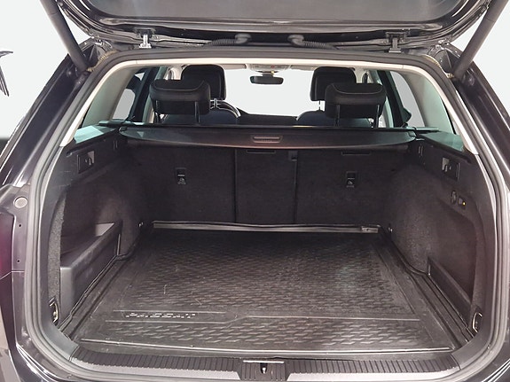 Volkswagen Passat Alltrack 13 of 14