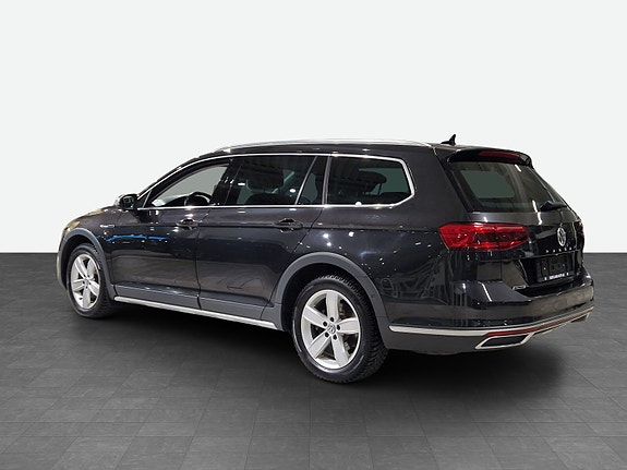 Volkswagen Passat Alltrack 3 of 14