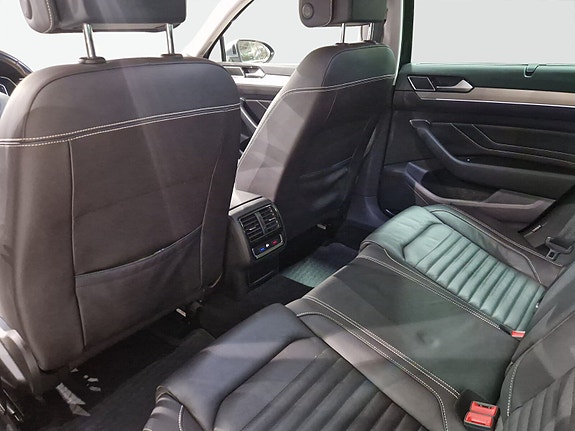Volkswagen Passat Alltrack 12 of 14