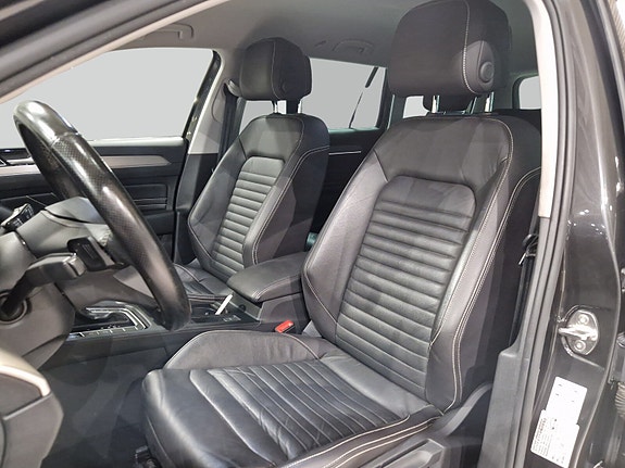 Volkswagen Passat Alltrack 7 of 14