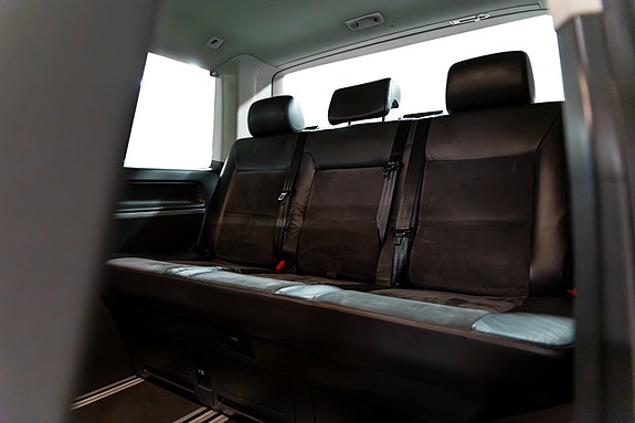 Volkswagen Multivan 18 of 30