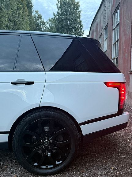 Land Rover Range Rover 27 of 30