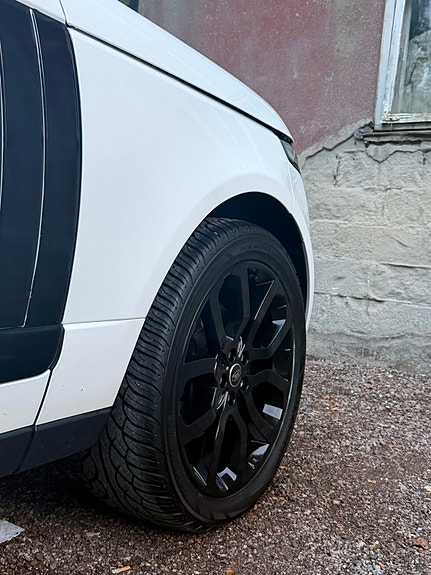 Land Rover Range Rover 26 of 30