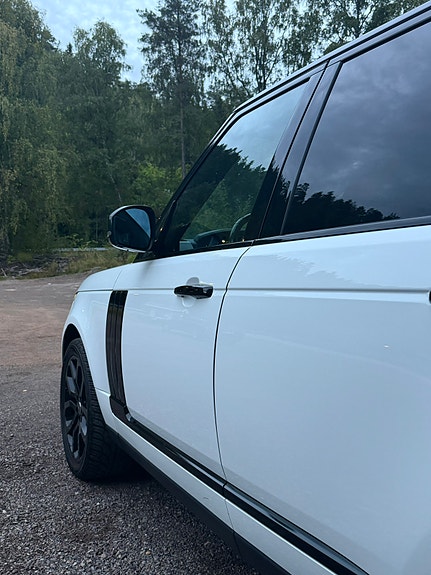 Land Rover Range Rover 28 of 30