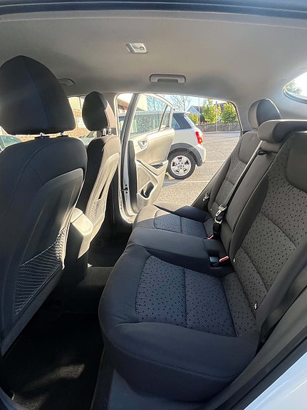 Hyundai IONIQ 7 of 8