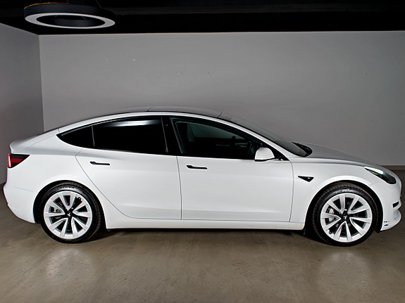 Tesla Model 3 10 of 26