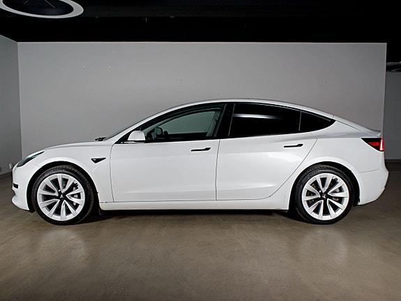 Tesla Model 3 5 of 26