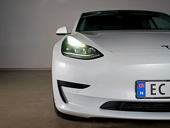 Tesla Model 3 3 of 26