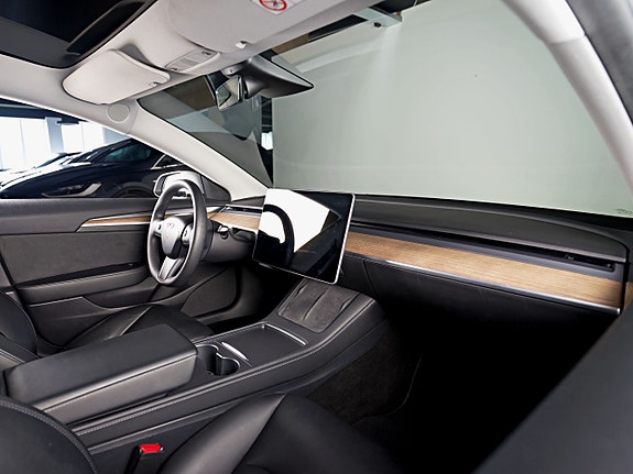 Tesla Model 3 21 of 26