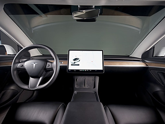 Tesla Model 3 16 of 26