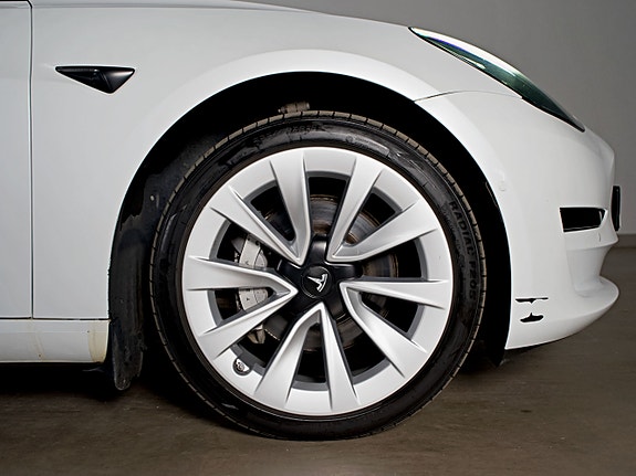 Tesla Model 3 11 of 26