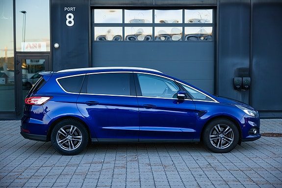 Ford S-MAX 16 of 30