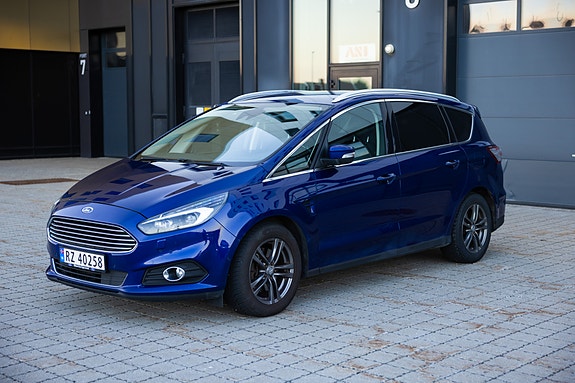 Ford S-MAX 7 of 30
