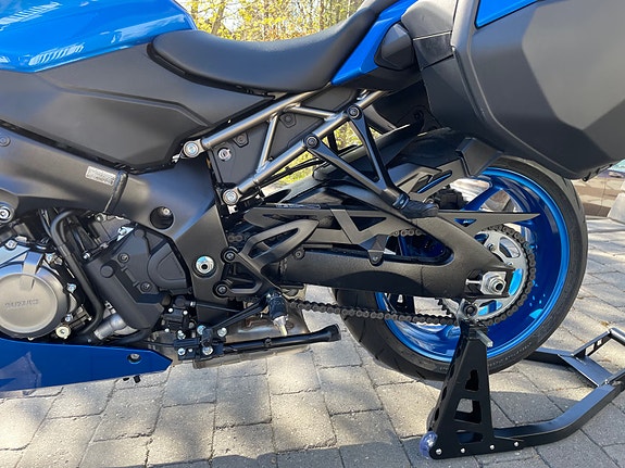 Suzuki GSX-S 1000 GT 5 of 9