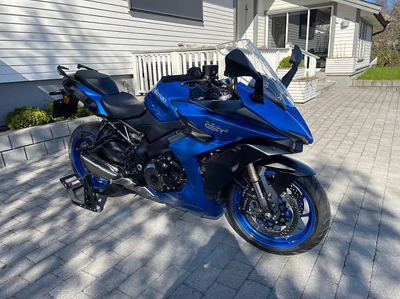 Suzuki GSX-S 1000 GT 2 of 9