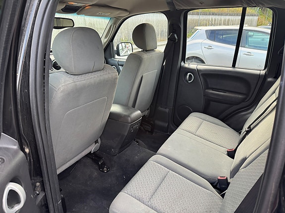 Jeep Cherokee 7 of 12