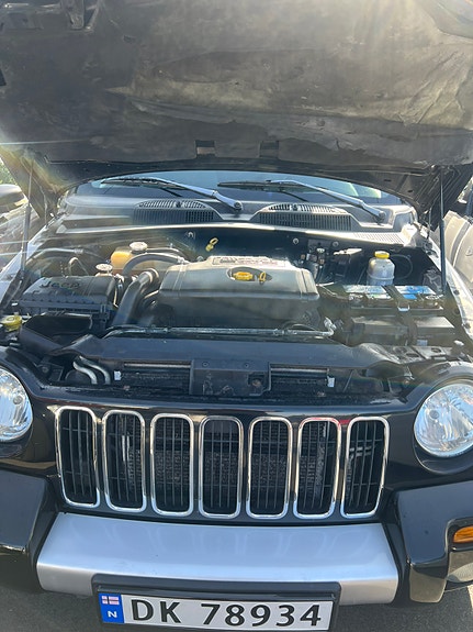 Jeep Cherokee 8 of 12