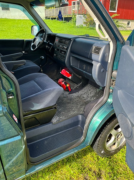 Volkswagen Caravelle 10 of 15