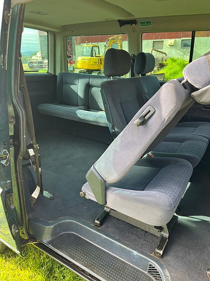 Volkswagen Caravelle 8 of 15