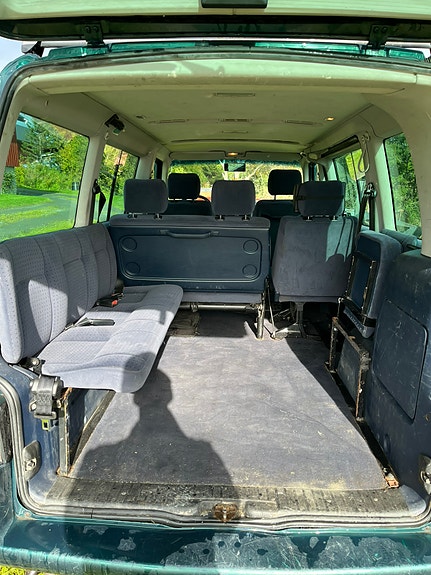 Volkswagen Caravelle 6 of 15