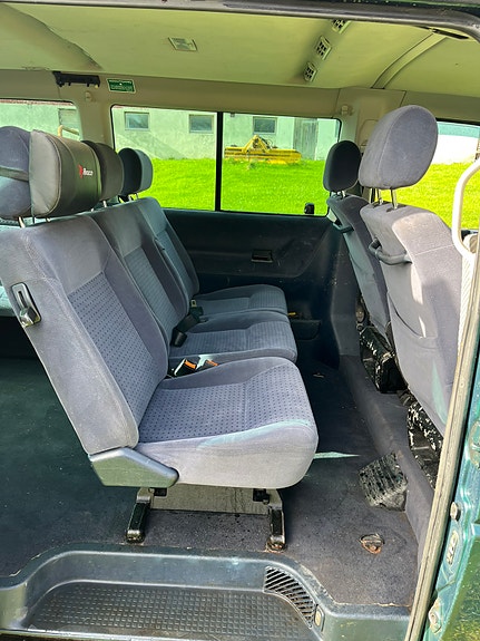 Volkswagen Caravelle 7 of 15