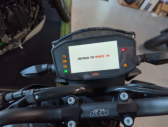 KTM 890 Duke 4 of 8