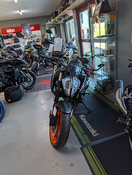 KTM 890 Duke 2 of 8