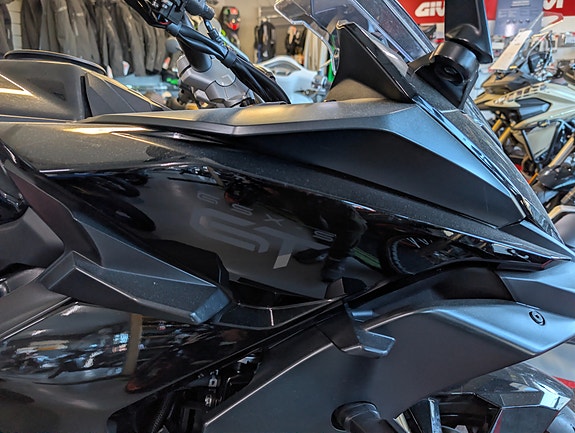 Suzuki GSX-S 1000 GT 5 of 11