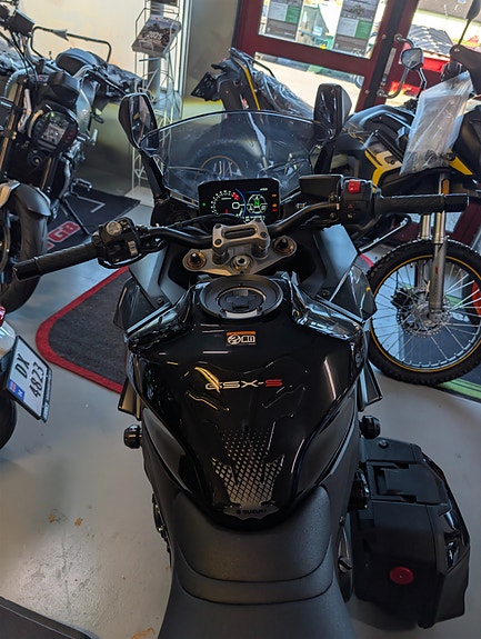 Suzuki GSX-S 1000 GT 4 of 11