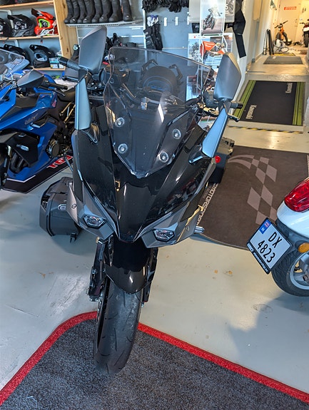 Suzuki GSX-S 1000 GT 2 of 11