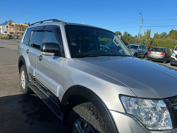 Mitsubishi Pajero 3 of 24