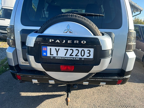 Mitsubishi Pajero 16 of 24