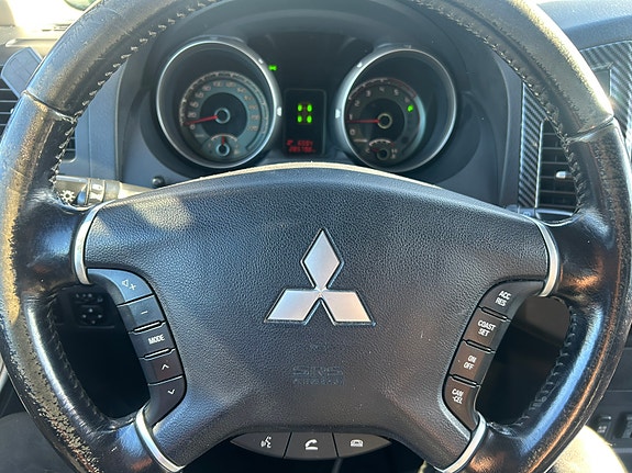 Mitsubishi Pajero 22 of 24
