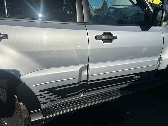 Mitsubishi Pajero 12 of 24