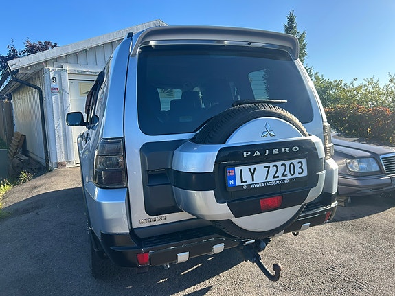 Mitsubishi Pajero 4 of 24