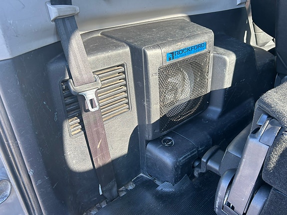 Mitsubishi Pajero 14 of 24