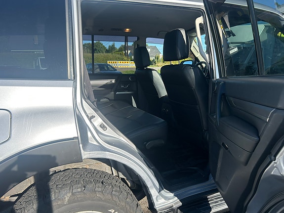 Mitsubishi Pajero 6 of 24