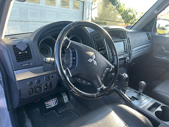 Mitsubishi Pajero 9 of 24