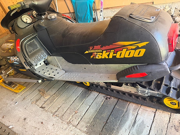 Ski-doo MXZ 2 of 5