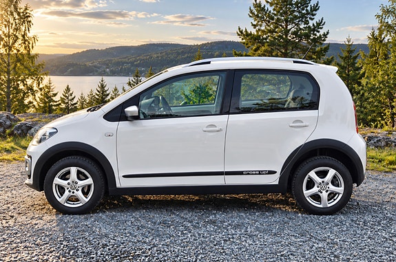 Volkswagen UP! 2 of 9