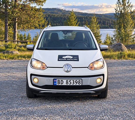 Volkswagen UP! 7 of 9