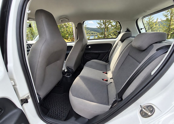 Volkswagen UP! 6 of 9