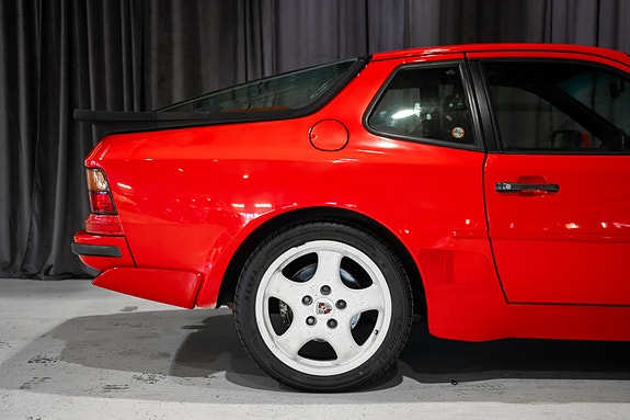 Porsche 944 16 of 30