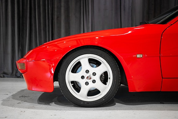 Porsche 944 13 of 30