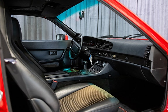 Porsche 944 22 of 30