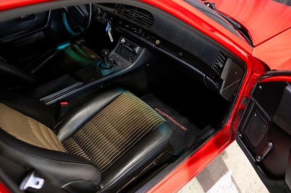 Porsche 944 23 of 30