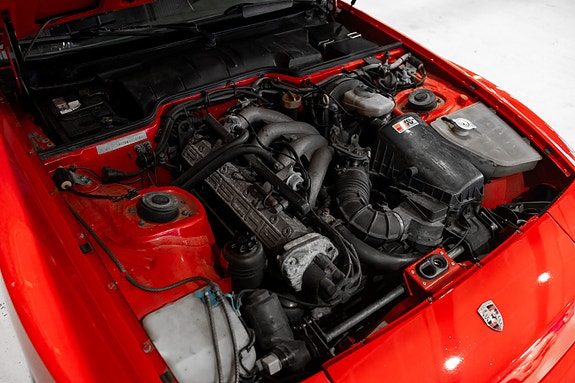 Porsche 944 12 of 30
