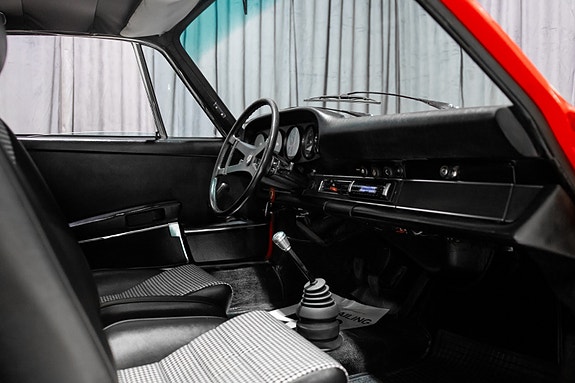 Porsche 911 T 24 of 29