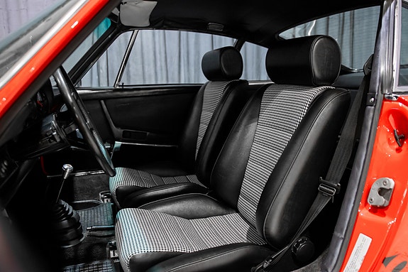 Porsche 911 T 18 of 29